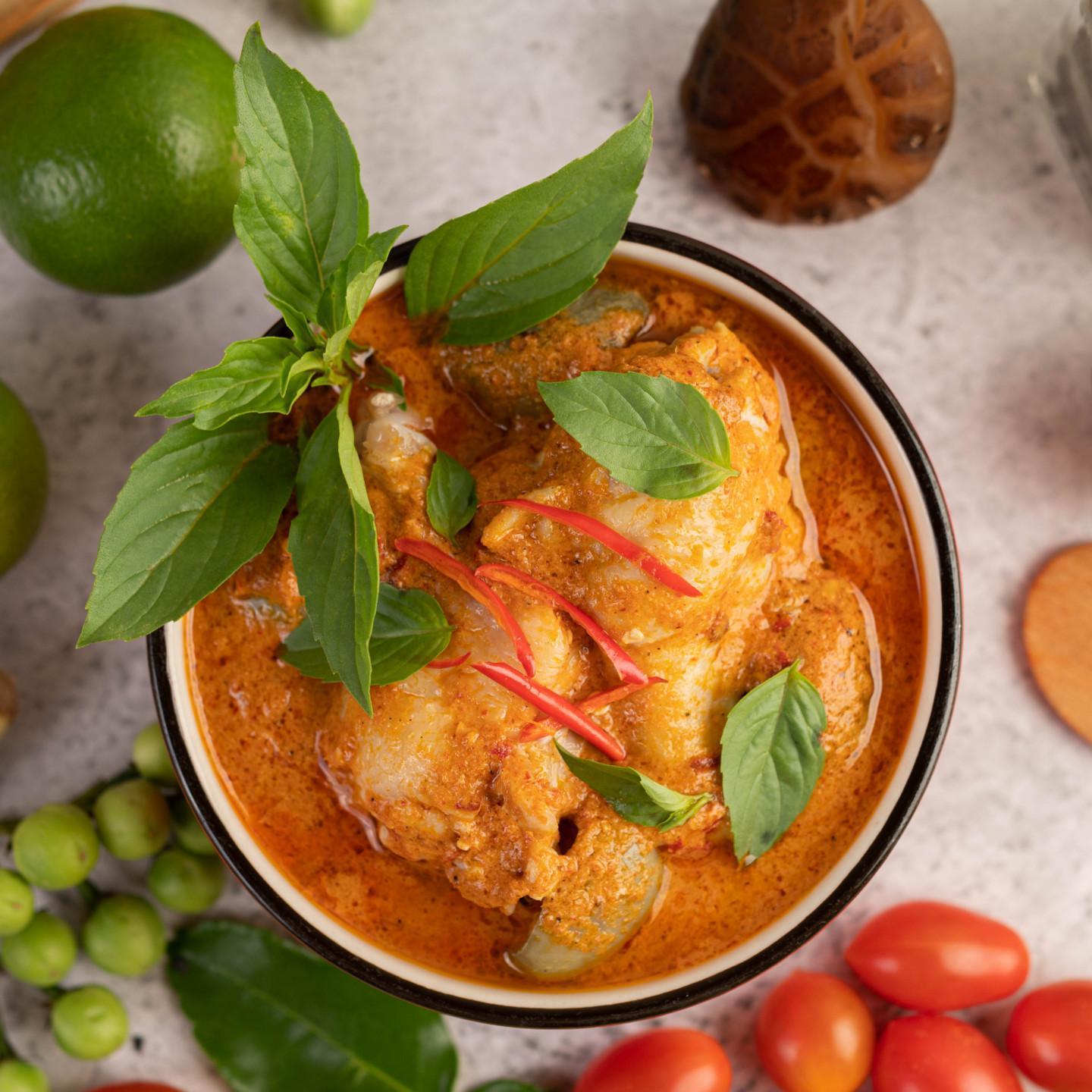 chicken-red-curry-black-cup